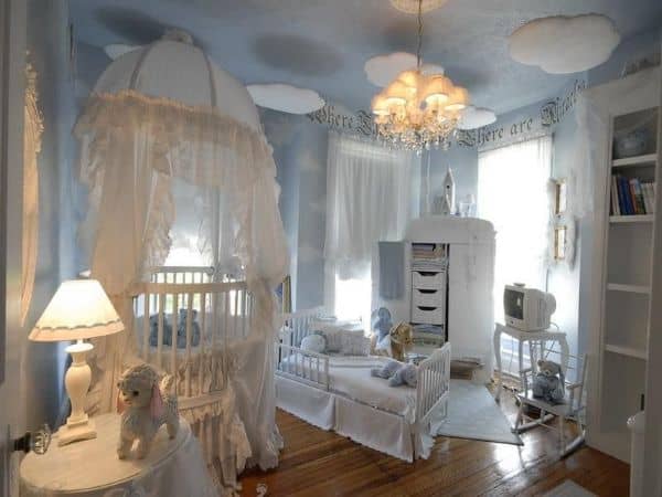 دکوراسیون اتاق نوزاد با تم رو تختی و پرده های توری
