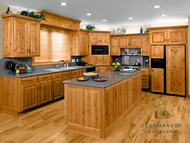 کابینت آشپزخانه چوبی با تم رنگی قهوه ای با چوب طبیعی و پتینه ای