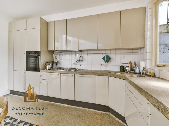 کابینت آشپزخانه منحنی با طراحی ساده و صفحه ی سنگی