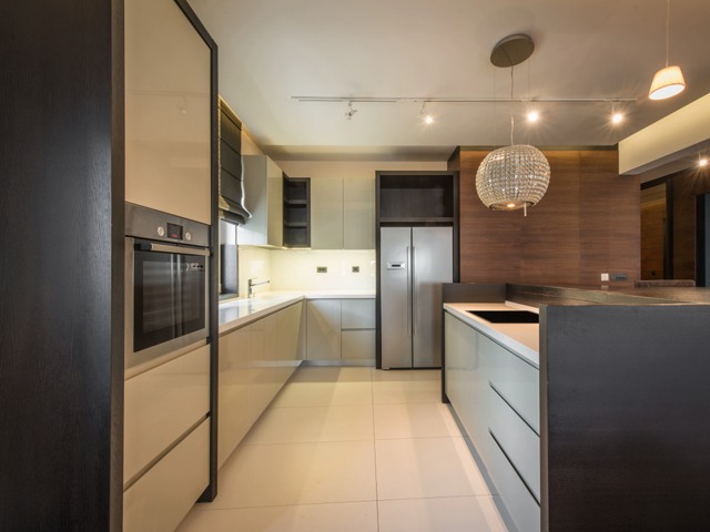 کابینت با دو رنگ ترکیبی تیره و روشن