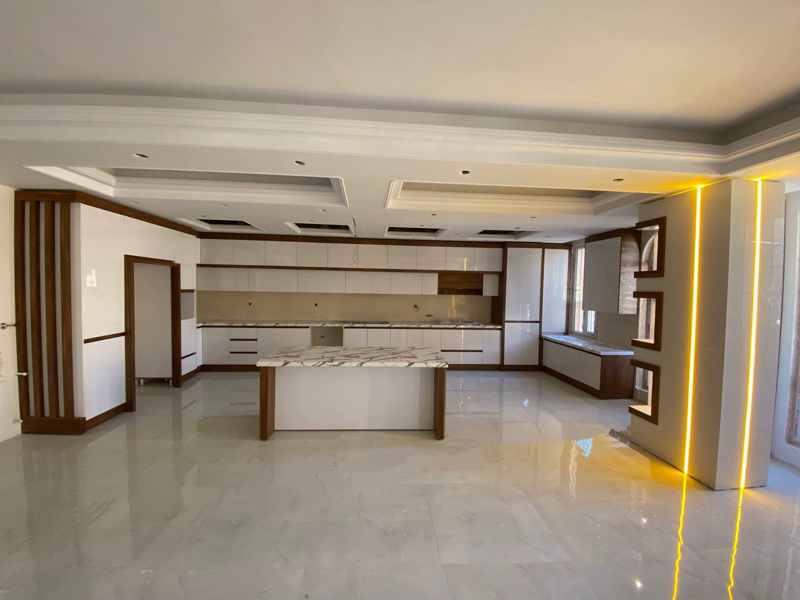 کابینت آشپزخانه هایگلاس با جزیره وسط