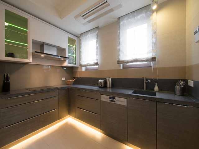 اجرای کابینت آشپزخانه با نور مخفی