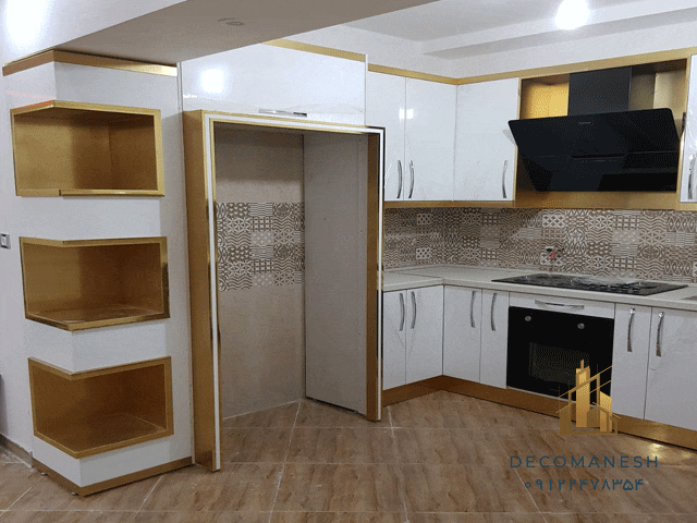 دکوراسیون آشپزخانه ایرانی با نمای سفید و طلایی هایگلاس